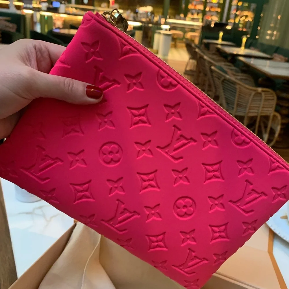 Authentic limited edition Louis Vuitton rare bright pink soft logo pouch .Must! - Picture 3 of 16
